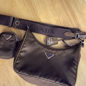 PRADA Re-Edition 2005 crossbody bag. Chocolate Brown.